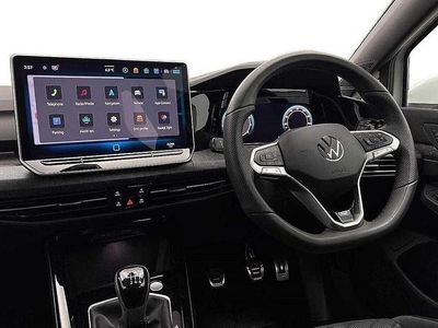 Second-hand VW Golf VIII R-line 150 CP (110 kW) 2025 Alb Hatchback