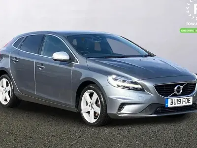Used Volvo V40 R-Design 122 HP (89 kW) 2019 Hatchback