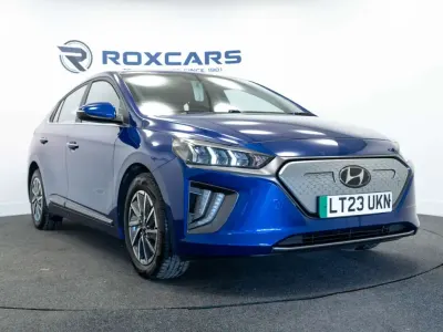 Begagnad Hyundai Ioniq Premium 100 kW (136 HK) 2023 Blå Halvkombi