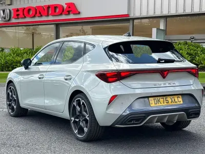 Usado Cupra Leon 2025 Gris Utilitario