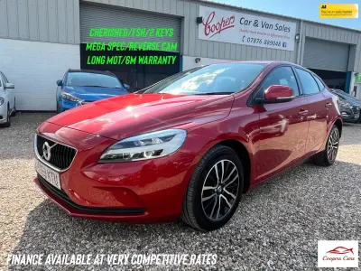 Begagnad Volvo V40 Momentum 2019 Röd Halvkombi