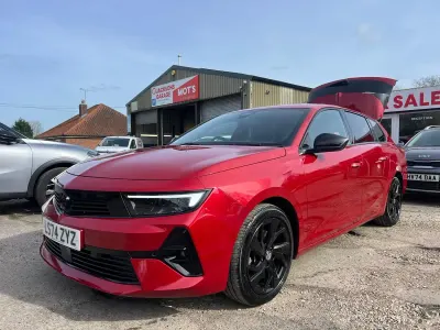 Usado Vauxhall Astra S 130 HP (95 kW) 2024 Vermelho Carrinha