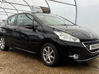 Gebraucht Peugeot 208 Active 82 PS (60 kW) 2014 Schwarz Kleinwagen