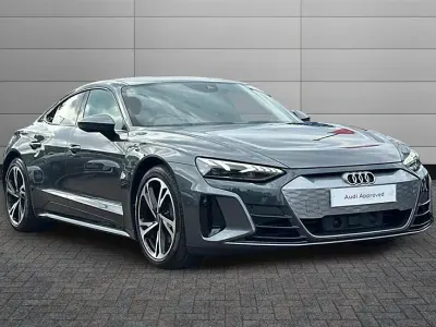 Usado Audi e-tron GT quattro Comfort 389 kW (530 CV) 2024 Gris Berlina