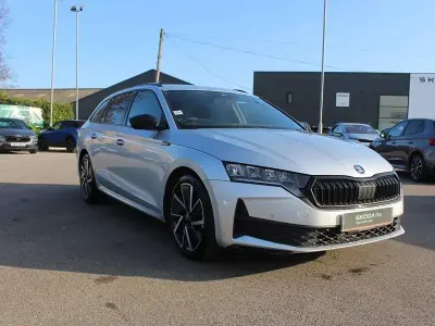Usado Skoda Octavia SportLine 110 CV (80 kW) 2025 Plateado Familiar