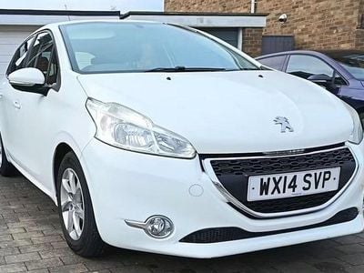 Used Peugeot 208 Active 82 HP (60 kW) 2014 White Hatchback