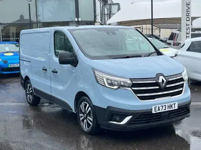 Used Renault Trafic 170 HP (125 kW) 2023 Blue MPV