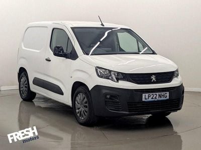 Bianca white Used 2022 Peugeot E-Partner Premium MPV | £11,290 (Fair price)