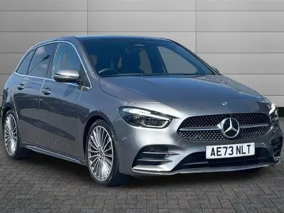 Begagnad Mercedes B200 AMG Line Premium Plus 163 HK (119 kW) 2023 Grå Minibuss