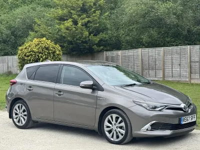 Used Toyota Auris Hybrid