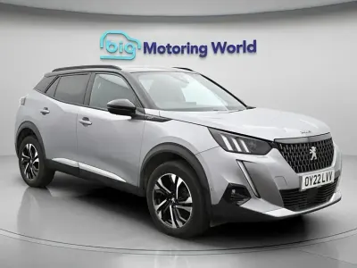 Używany Peugeot 2008 GT 130 KM (95 kW) 2022 Szary SUV
