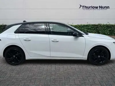 Used Vauxhall Astra GS Line 180 HP (132 kW) 2022 Arctic white Hatchback