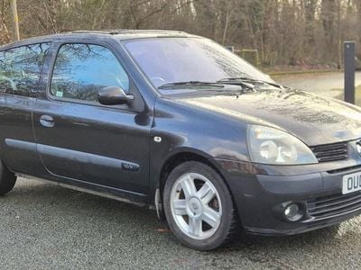 Black Used 2005 Renault Clio II Dynamique Hatchback | £690 (Fair price)