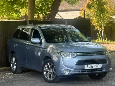Used Mitsubishi Outlander P-HEV 2015 Blue Estate