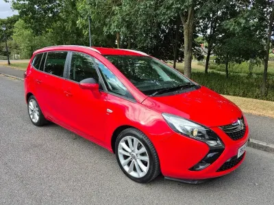 Used Vauxhall Zafira SRi 150 HP (110 kW) 2015 Red MPV