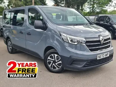 Begagnad Renault Trafic Business 2023 Grå Minibuss