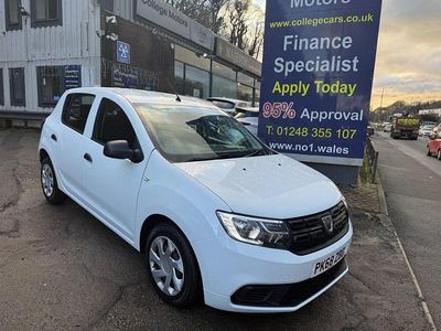 Used Dacia Sandero Essentiel 75 HP (55 kW) 2018 White Hatchback