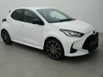 Used Toyota Yaris Sport 113 HP (83 kW) 2023 White Hatchback
