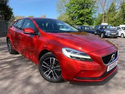 Used Volvo V40 Momentum 122 HP (89 kW) 2019 Red Hatchback