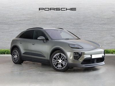 Green Used 2025 Porsche Macan SUV | £69,400 (Good price)