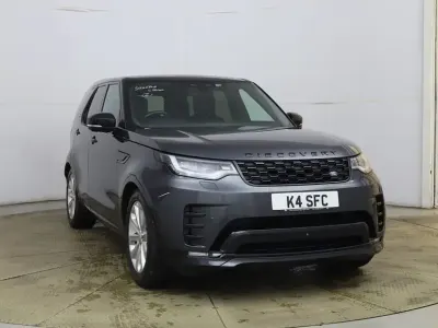 Usado Land Rover Discovery 5 HSE Dynamic 300 HP (220 kW) 2023 Cinzento SUV