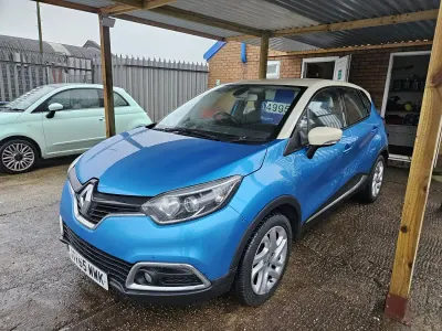 Used Renault Captur Dynamique 90 HP (66 kW) 2015 Blue/cream SUV
