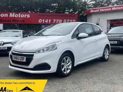 Used Peugeot 208 Active 68 HP (50 kW) 2015 White Hatchback
