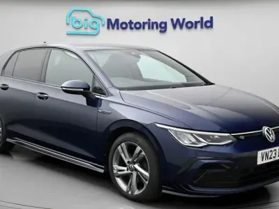 Second-hand VW Golf VIII R-line 150 CP (110 kW) 2023 Albastru Hatchback