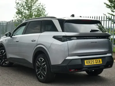Gebraucht Peugeot 5008 GTi 134 PS (98 kW) 2025 Grau SUV
