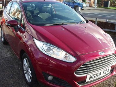 Used Ford Fiesta Zetec 100 HP (73 kW) 2014 Red Hatchback