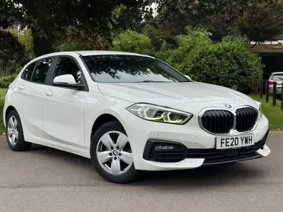 Usado BMW 118 Comfort Edition 140 HP (102 kW) 2020 Branco Citadino