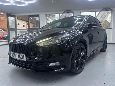 Używany Ford Focus ST 185 KM (136 kW) 2017 Czerwony Hatchback