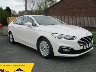 Used Ford Mondeo Zetec 150 HP (110 kW) 2019 White Hatchback