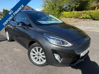 Usado Ford Fiesta Titanium 125 HP (91 kW) 2018 Cinzento Citadino