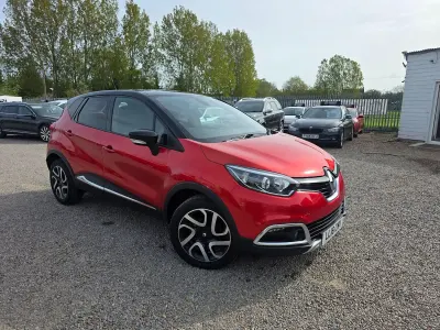 Used Renault Captur Signature 90 HP (66 kW) 2016 Red/black SUV