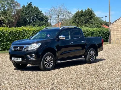 Used Nissan Navara Tekna 190 HP (139 kW) 2016 Black Pickup