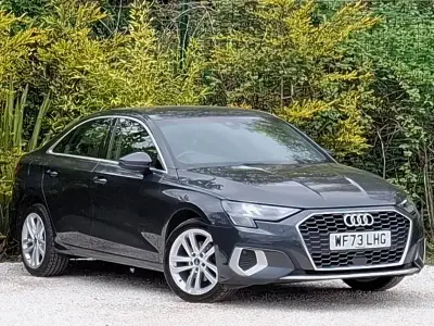 Usado Audi A3 Sport 110 HP (80 kW) 2023 Cinzento Sedan