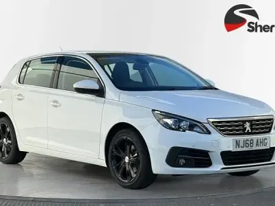 Używany Peugeot 308 Allure 130 KM (95 kW) 2018 Biały Hatchback