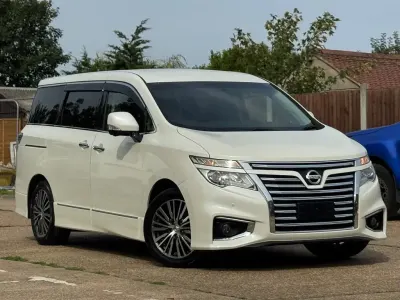 Used Nissan Elgrand 2017 White MPV