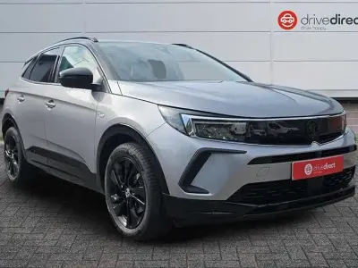 Begagnad Vauxhall Grandland X GS Line 130 HK (95 kW) 2022 Grå SUV