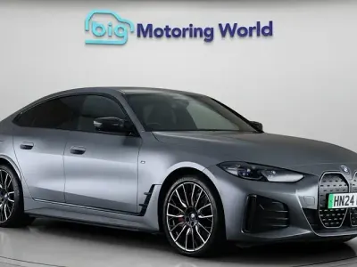 Usado BMW i4 M Sport 400 kW (544 CV) 2024 Gris Berlina