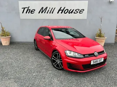 Begagnad VW Golf VII GTD 2016 Röd Halvkombi