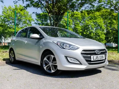 Begagnad Hyundai i30 SE 100 HK (73 kW) 2015 Silver Halvkombi