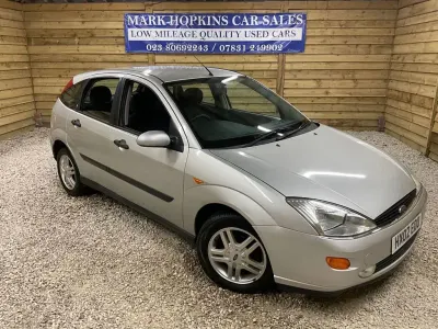 Used Ford Focus Ghia 99 HP (72 kW) 2002 Silver Hatchback