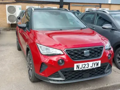 Używany Seat Arona FR 110 KM (80 kW) 2023 Czerwony SUV