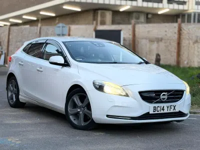 Used Volvo V40 R-Design 180 HP (132 kW) 2025 White