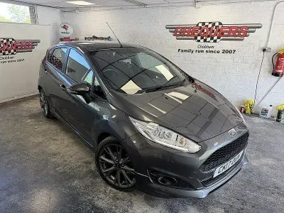 Usado Ford Fiesta ST-Line 100 CV (73 kW) 2017 Gris Utilitario