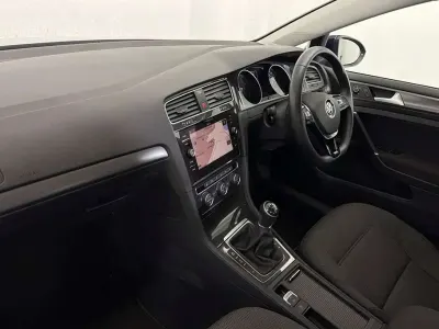 Używany VW Golf VII SE 130 KM (95 kW) 2018 Niebieski Hatchback