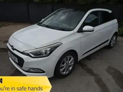 Used Hyundai i20 Premium SE 84 HP (61 kW) 2015 White Hatchback