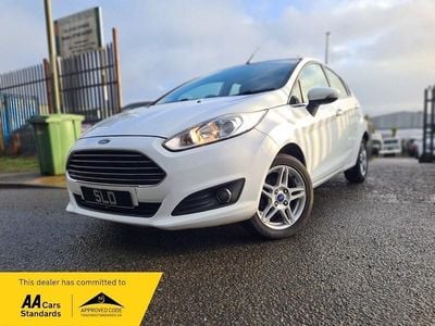 Used Ford Fiesta Zetec 2013 White Hatchback